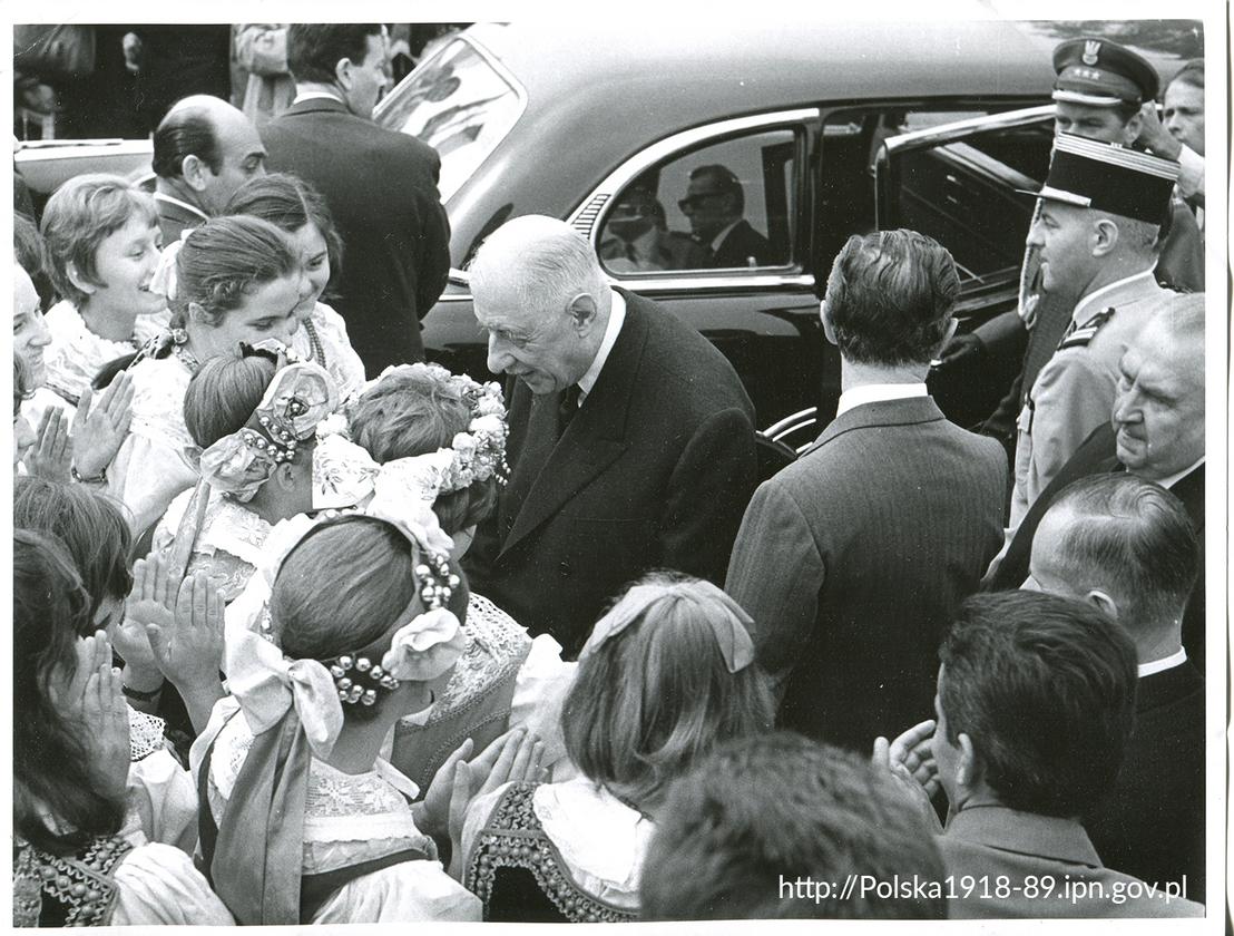 6 września 1967 r., prezydent Francji witany przez młodzież w strojach ludowych na Śląsku