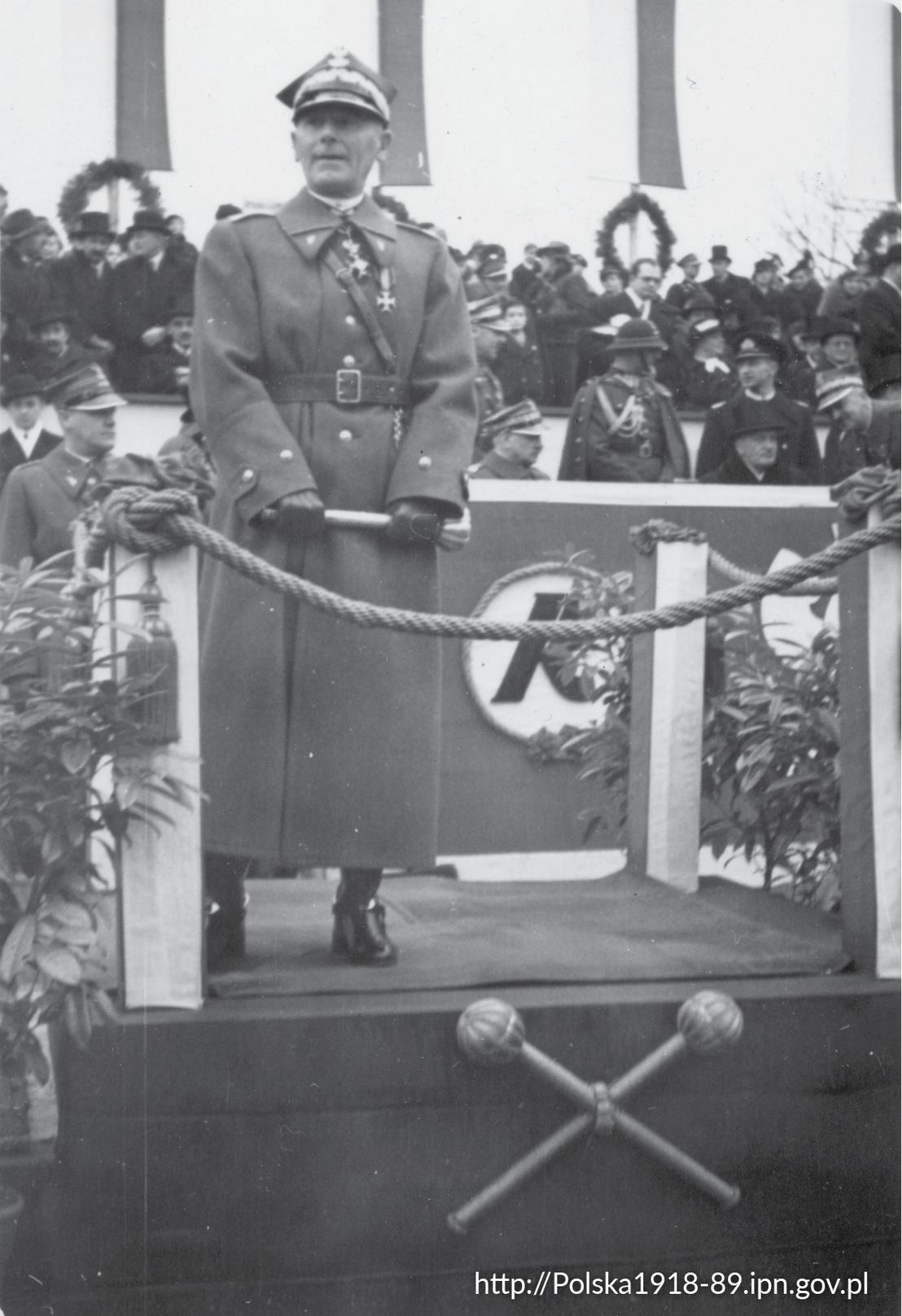 Defilada z okazji Święta Niepodległości z udziałem marszałka Rydza-Śmigłego na Krakowskim Przedmieściu w Warszawie 11 listopada 1936 roku (2)