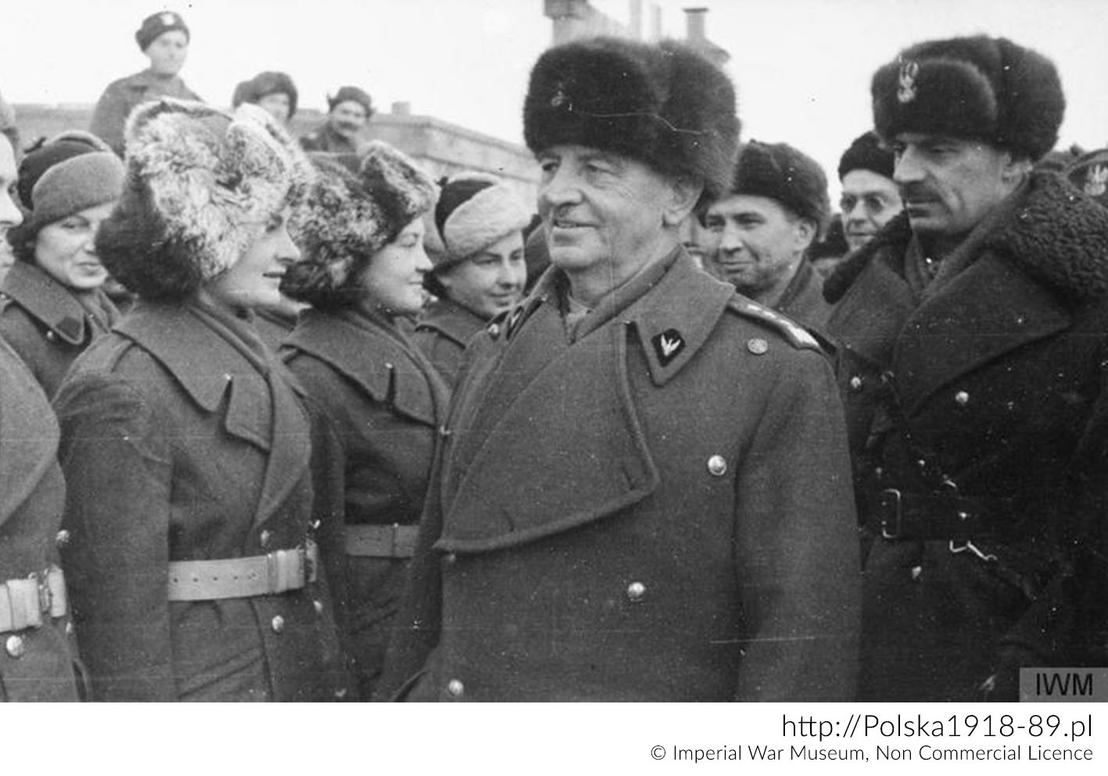 Gen. Sikorski wizytuje oddziały Pomocniczej Służby Kobiet, grudzień 1941 r., Buzułuk.