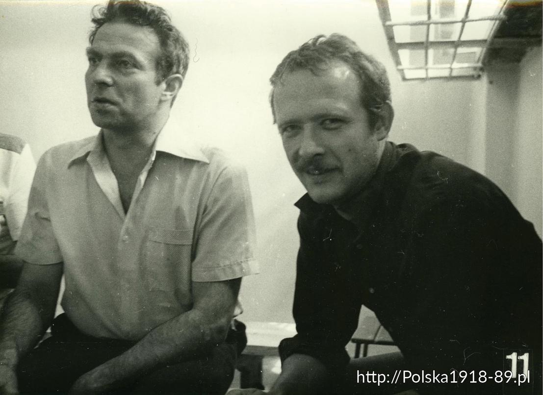 Karol Modzelewski i Adam Michnik w ośrodku internowania w Białołęce, 1982 r.