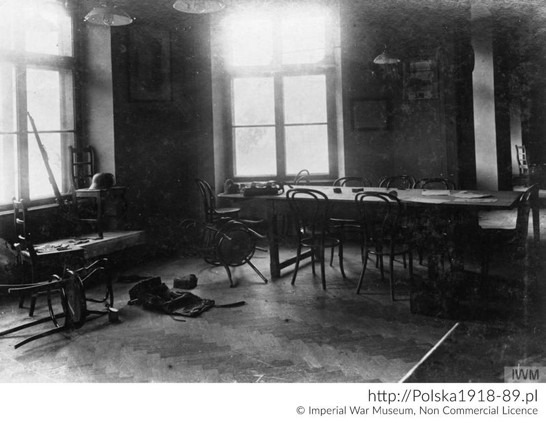 Pomieszczenie budynku we Lwowie, zdewastowane podczas oblężenia miasta przez Ukraińców w 1918 r. 
