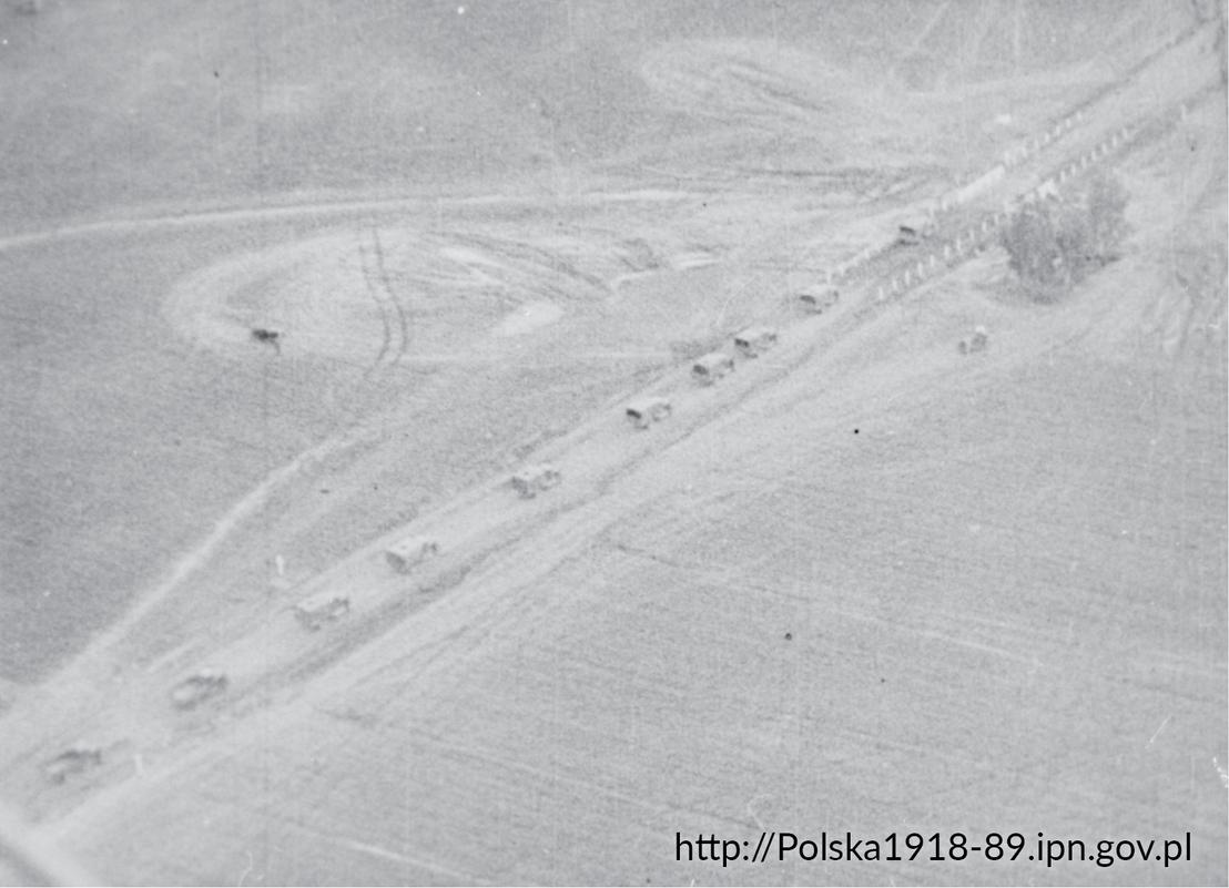 Sowieckie kolumny samochodowe w drodze na Polskę (2)