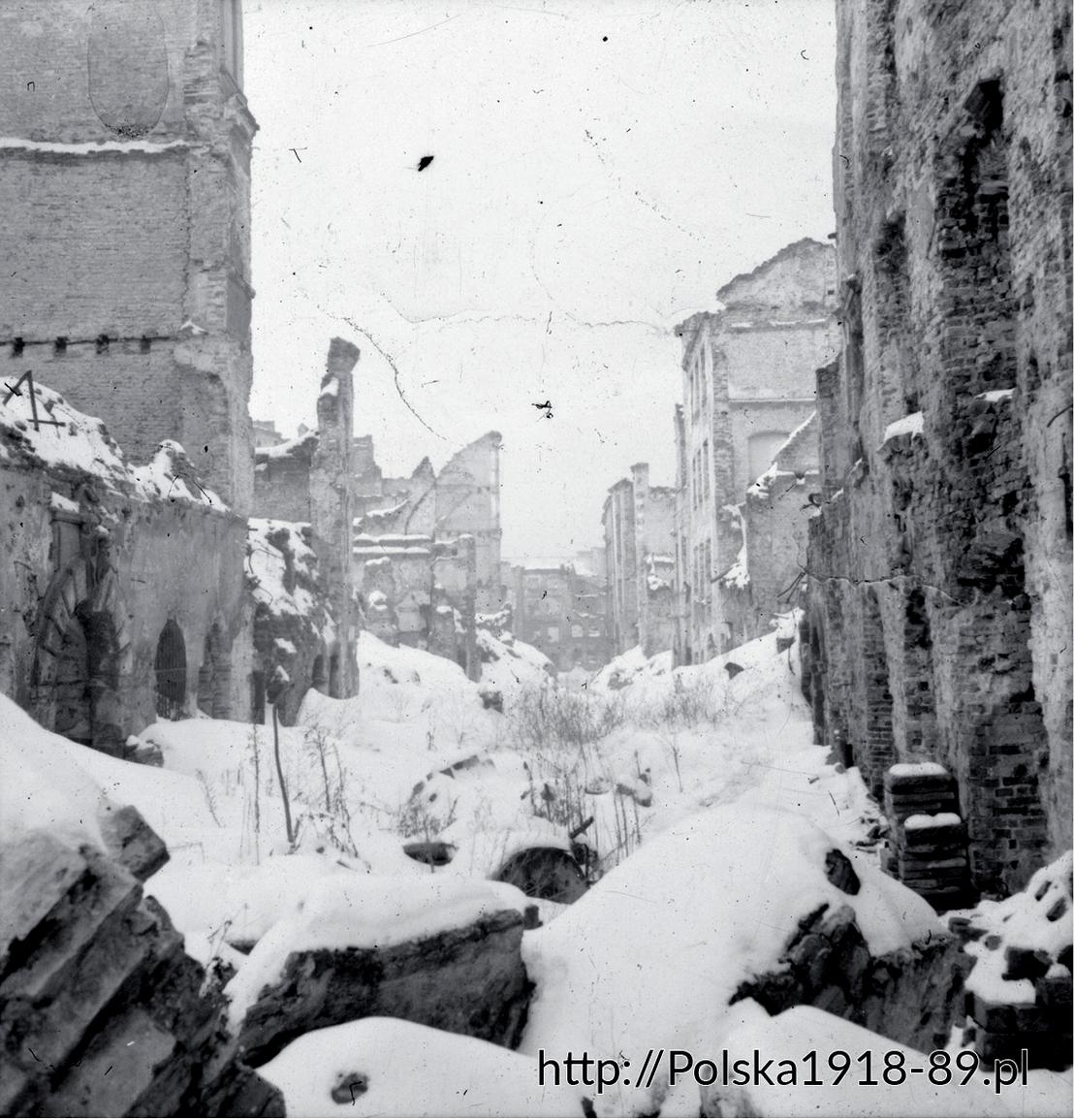 Ulica warszawska w 1946 roku.