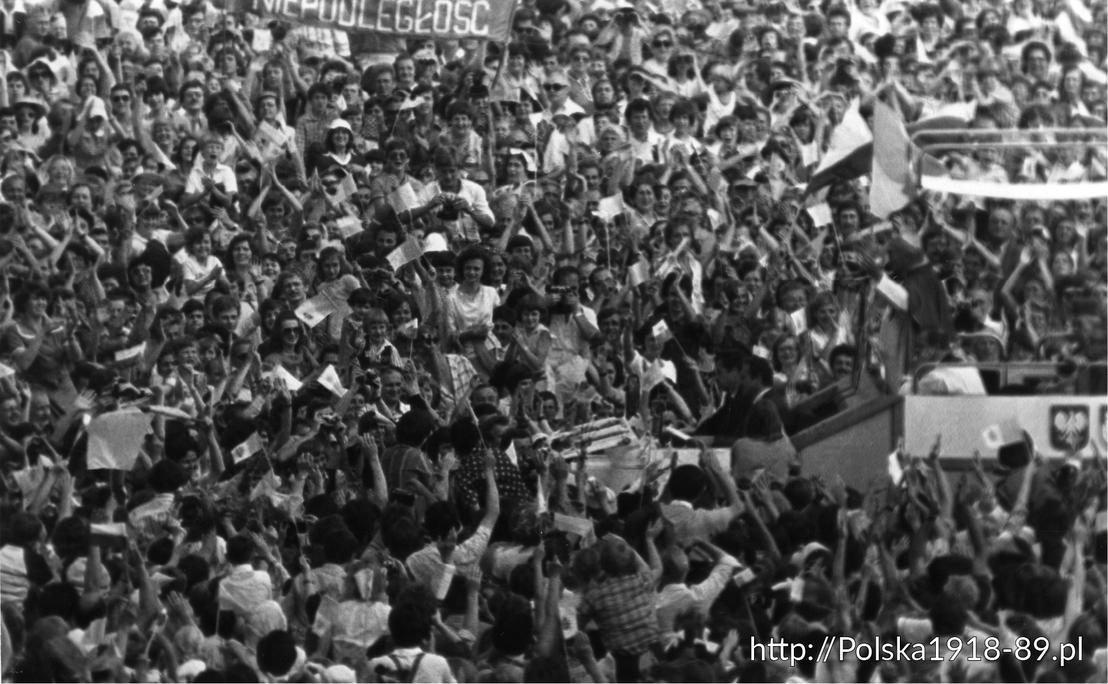 Wierni witają na Jana Pawła II w Krakowie, 6 czerwca 1979 r.