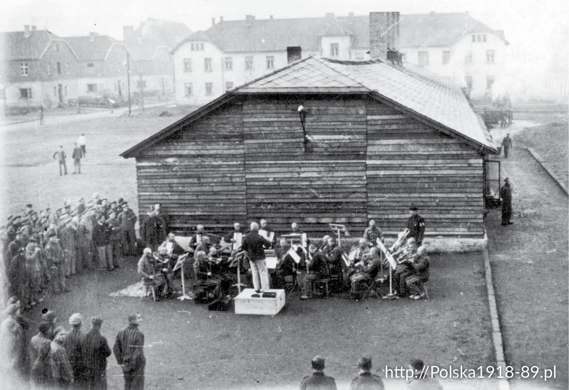 Występ orkiestry obozowej KL  Auschwitz-Birkenau