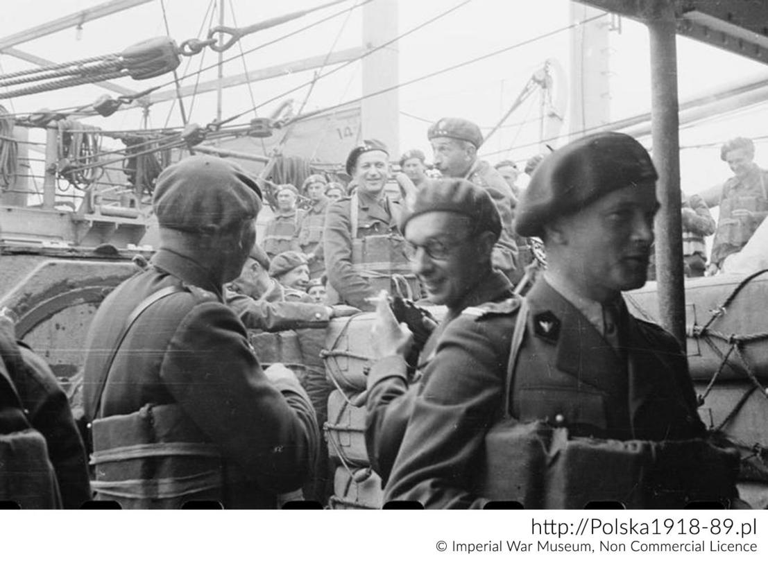 Żołnierze Samodzielnej Brygady Strzelców Podhalańskich na pokładzie transportowca Chenonceaux w drodze do Norwegii, kwiecień 1940 r.